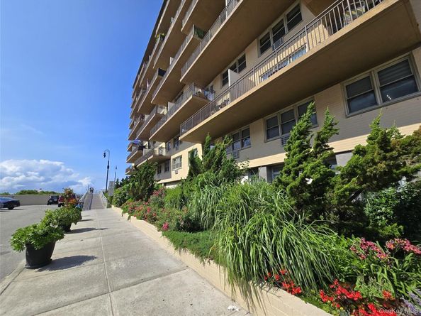 25 Neptune Boulevard 2T, Long Beach NY 11561