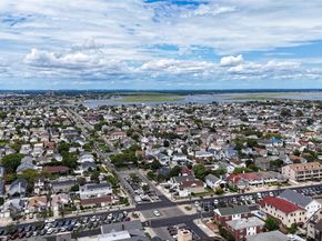25 Neptune Boulevard 2T, Long Beach NY 11561
