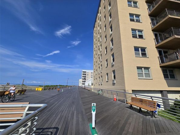 25 Neptune Boulevard 2T, Long Beach NY 11561