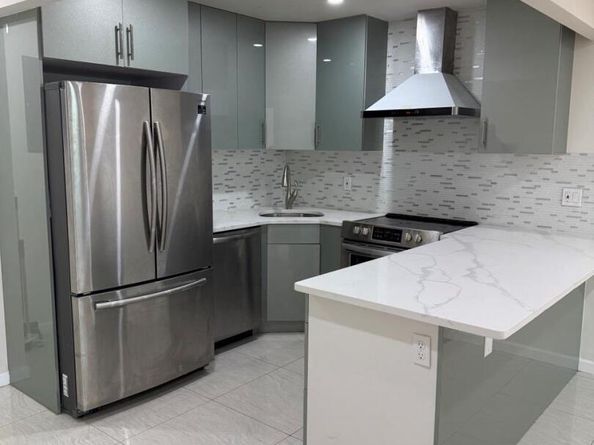 756 40th Street 2R, Brooklyn NY 11232