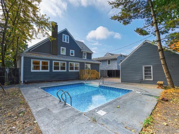 15 Shepherd Street, Rockville Centre NY 11570