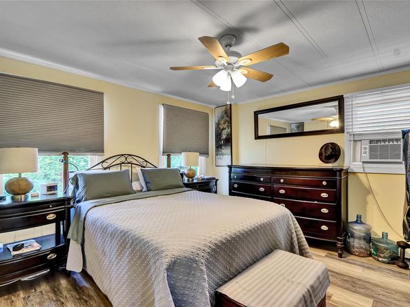 164 Village Circ W, Manorville NY 11949
