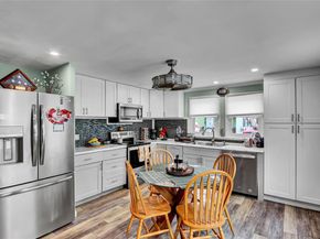 164 Village Circ W, Manorville NY 11949