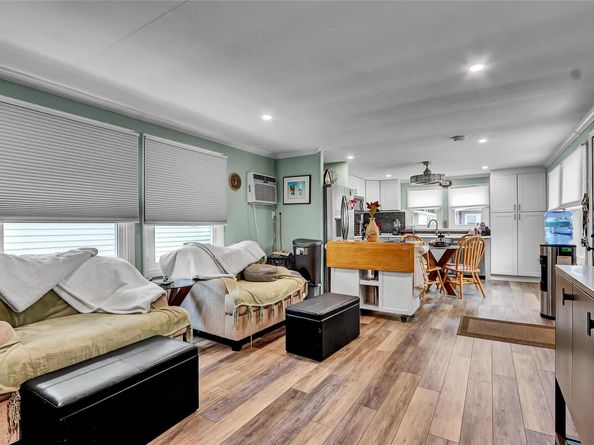 164 Village Circ W, Manorville NY 11949