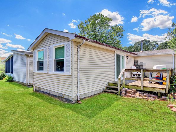 164 Village Circ W, Manorville NY 11949