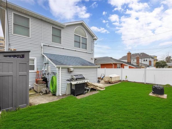 245 W Chester Street W, Long Beach NY 11561