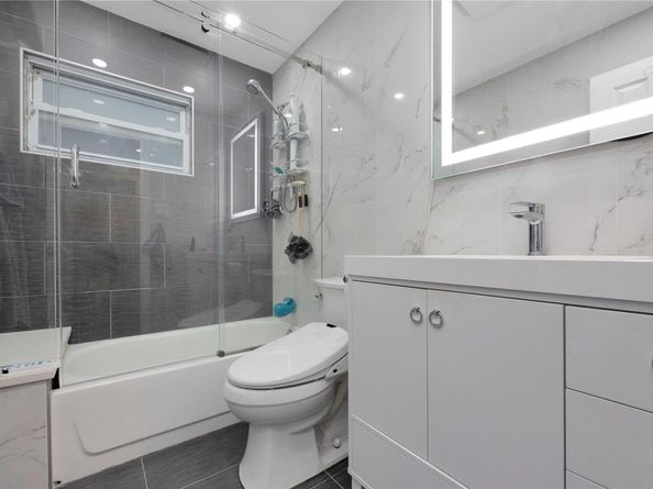 245 W Chester Street W, Long Beach NY 11561