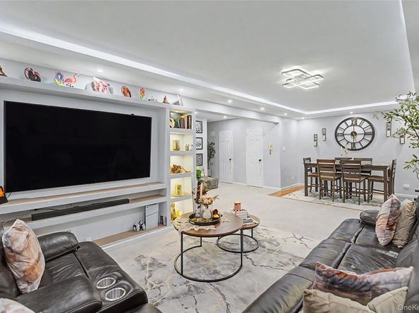226-26 Union Turnpike 2R, Oakland Gardens NY 11364
