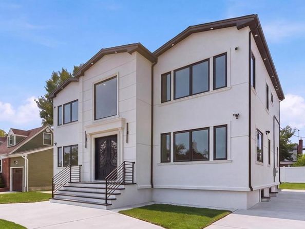 387 Sherbourne Road, Valley Stream NY 11580