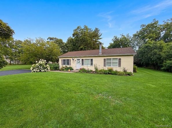 72 Locust Avenue, Oakdale NY 11769