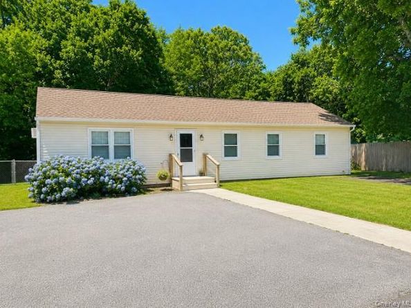 14 Shorehaven Boulevard, Ronkonkoma NY 11779