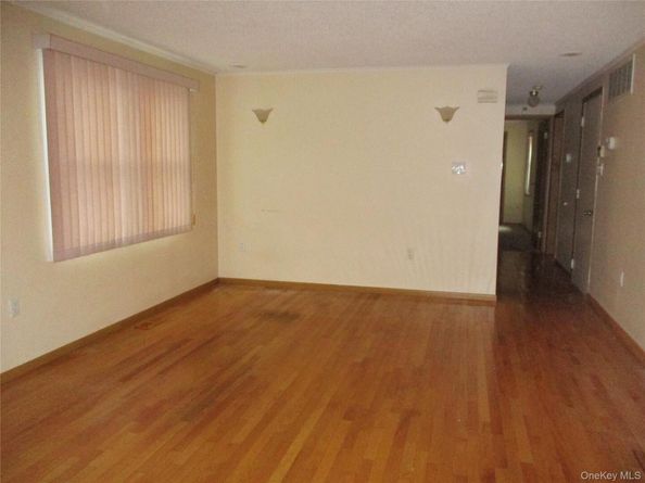 5131 Village Circle E, Manorville NY 11949