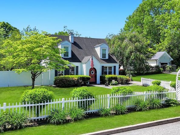 214 1st Street, Saint James NY 11780
