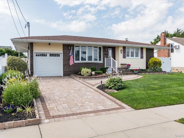 34 1st Avenue, Farmingdale NY 11735