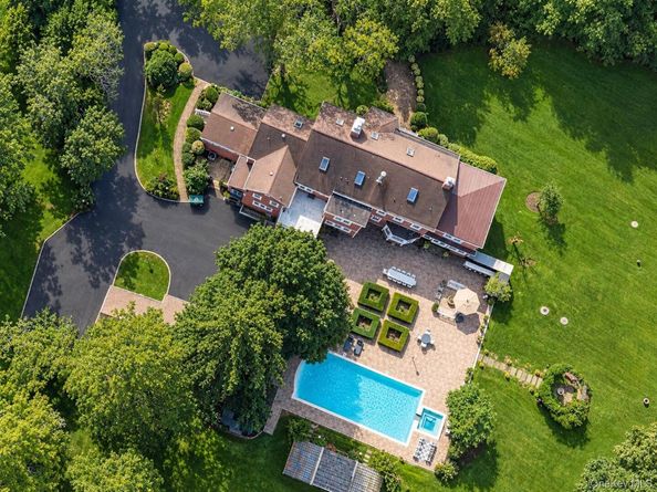 47 Red Ground Road, Old Westbury NY 11568