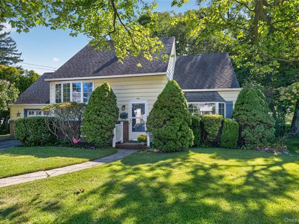 4 Oaktree Lane, Huntington Station NY 11746