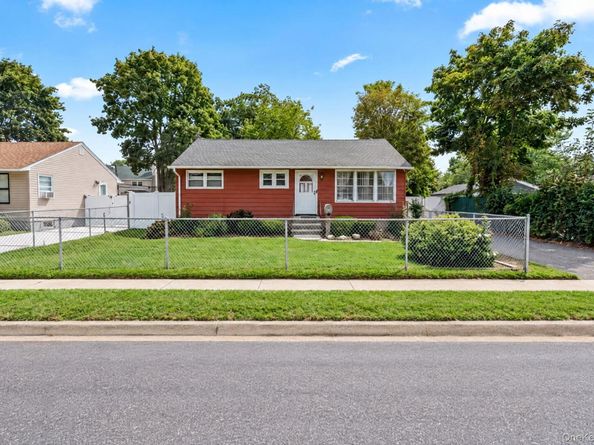 5 Prospect Street W, Amityville NY 11701