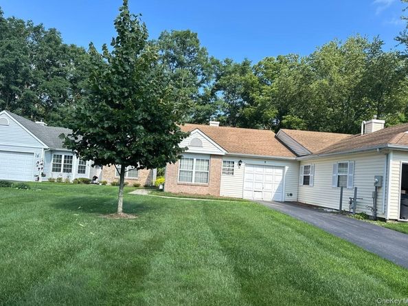 6 Chipmunk Trail, Coram NY 11727
