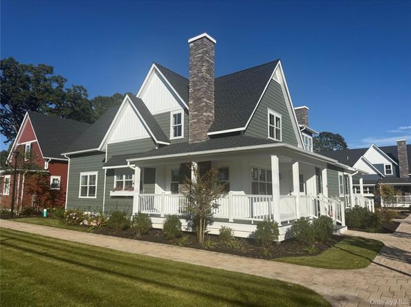 2 Willow Blu Court, East Islip NY 11730