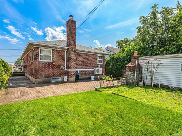 14721 10th Avenue, Whitestone NY 11357