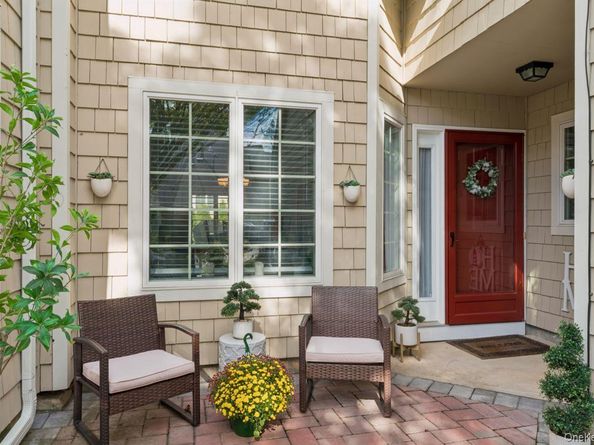 11 Oakmont Lane, Bay Shore NY 11706