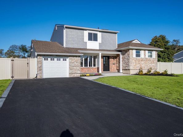 10 Autumn Lane, Amityville NY 11701