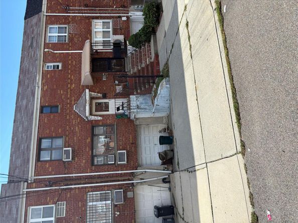 5250 71st Street, Maspeth NY 11378