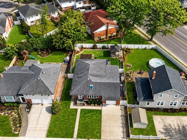 1810 N Jerusalem Road, North Bellmore NY 11710
