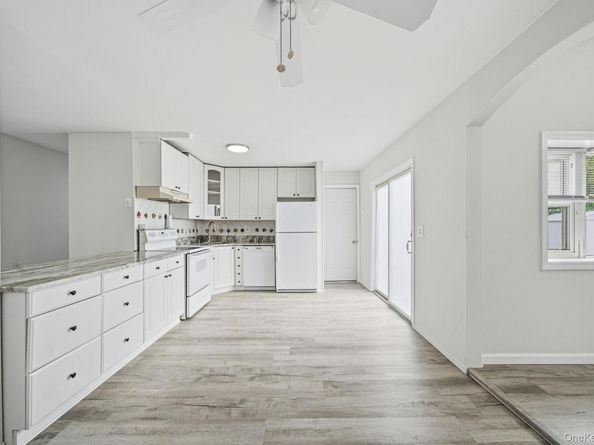 9 Carson Lane, Medford NY 11763