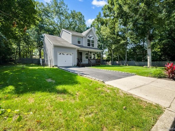 10 Iowa Street, Coram NY 11727