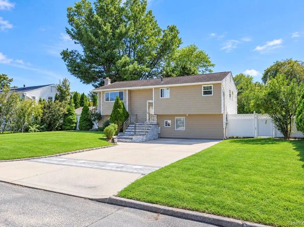 16 Berkeley Avenue, Selden NY 11784