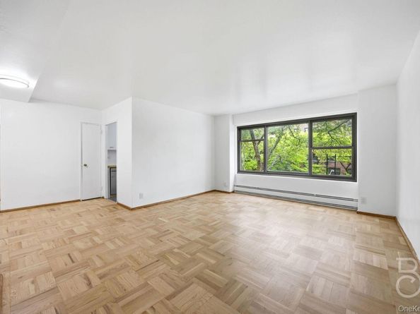 33-52 Crescent Street 4C, Astoria NY 11106