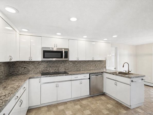 5 Grendon Lane, Farmingville NY 11738
