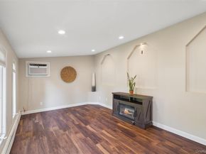 5 Grendon Lane, Farmingville NY 11738
