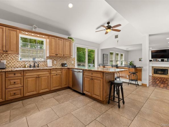 634 Myrtle Avenue, West Islip NY 11795