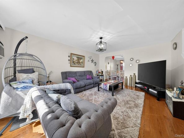 7008 165th Street, Fresh Meadows NY 11365