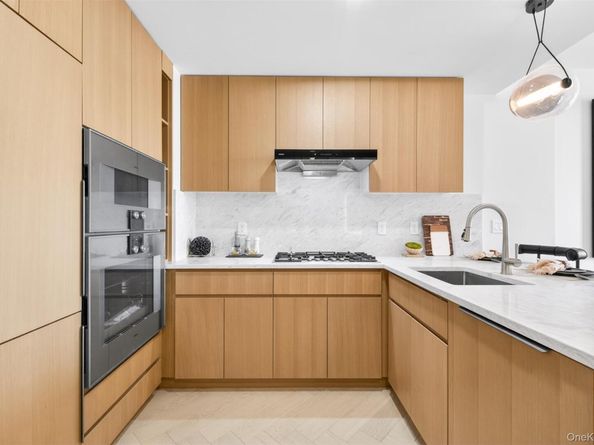 133-25 37TH Avenue 16J, Flushing NY 11354