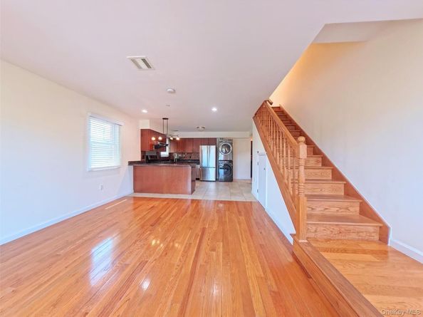 4038 194th Street 3B, Flushing NY 11358