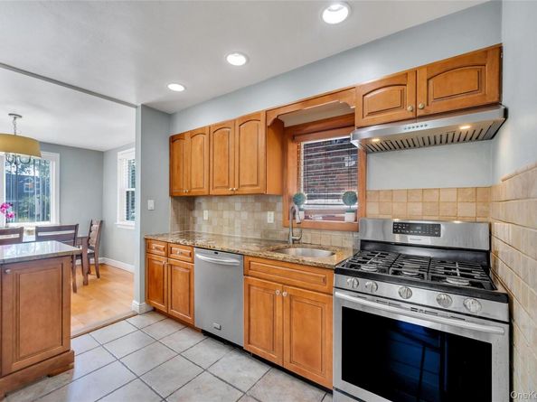 374 Rockaway Parkway, Valley Stream NY 11580