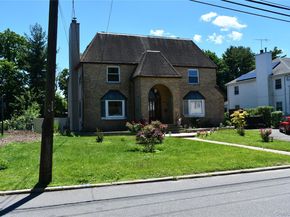 280 Park Avenue W, Westbury NY 11590