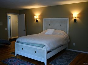 280 Park Avenue W, Westbury NY 11590