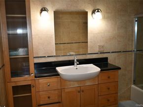 280 Park Avenue W, Westbury NY 11590