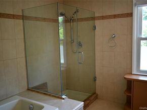 280 Park Avenue W, Westbury NY 11590