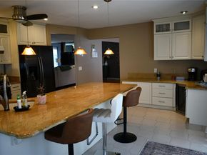 280 Park Avenue W, Westbury NY 11590