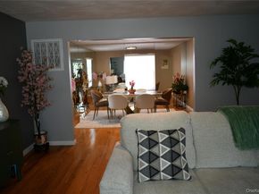 280 Park Avenue W, Westbury NY 11590