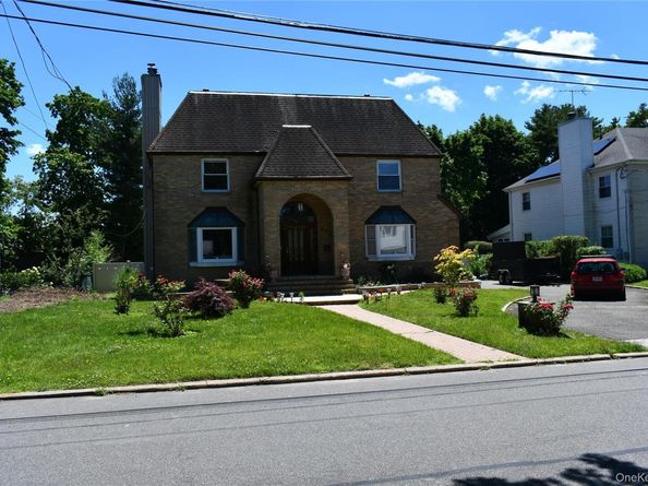 280 Park Avenue W, Westbury NY 11590