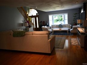 280 Park Avenue W, Westbury NY 11590