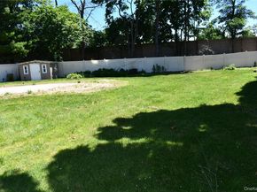 280 Park Avenue W, Westbury NY 11590
