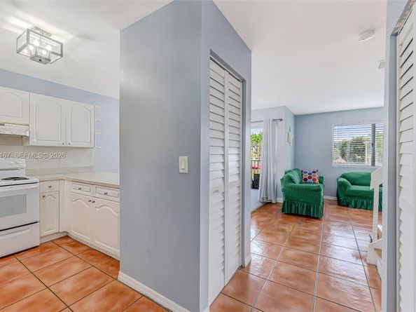 6255 Kendale Lakes Cir 218, Miami FL 33183