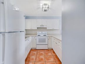 6255 Kendale Lakes Cir 218, Miami FL 33183